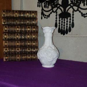 Milkglass flower vase